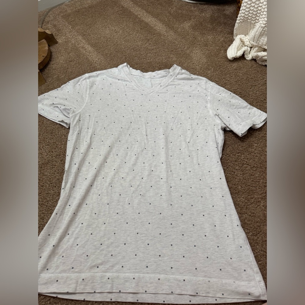 Lululemon Men’s V Neck Tee